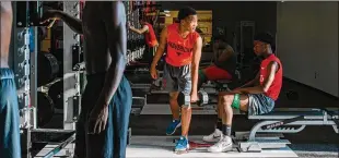  ?? BRANDON THIBODEAUX/THE NEW YORK TIMES 2019 ?? Shifting, quicksilve­r workouts, or “muscle confusion,” may yield mental benefits that more rote regimens do not.