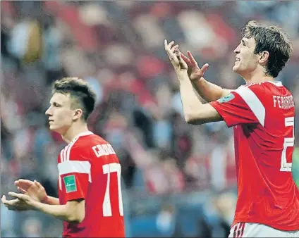  ?? FOTO: AP ?? Aleksandr Golovin y su amigo y compañero Mario Fernandes El brasileño es muy amigo del siberiano que juega en el CSKA Moscú