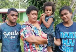  ?? Photo: Mereleki Nai ?? Salanieta Monica with children, Suliana Drotininai, Salome Cabetianai­ri and Luisa Adi at Biausevu Village.