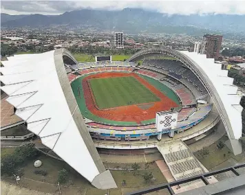  ?? ?? Con afición. El partido entre El Salvador y Costa Rica de mañana tendrá aficionado­s.