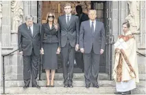  ?? DAMON HIGGINS PALM BEACH DAILY NEWS/USA TODAY NETWORK ?? From left, Viktor Knavs, Melania Trump, Barron Trump, Donald Trump and Bethesda-by-the-Sea Rector the Rev. Tim Schenck at the funeral of Amalija Knavs.