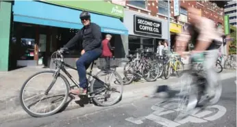  ?? VINCE TALOTTA/TORONTO STAR ?? Fresh co-owner Barry Alper says revenue at the Bloor restaurant is down 5 per cent since the bike lanes went in.