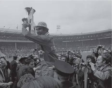  ??  ?? Sunderland manager Bob Stokoe holds aloft the FA Cup after his team beat Leeds United 1-0 to win the cup final at Wembley in London. PA Photo.