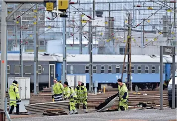  ?? GETTY IMAGES
BJORN LARSSON ROSVALL/TT NEWS AGENCY/AFP VIA ?? Workers clean up after a storm packing strong winds Friday tore a roof off the main train station in Goteborg, Sweden, knocking out power and temporaril­y halting rail traffic in and out of the country’s second-largest city. There were no immediate reports of injuries.