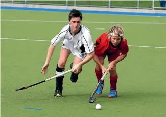  ?? PHOTO: JOHN BISSET/FAIRFAX NZ ?? Tim Sheed of TBHS and George Baker of St Bede’s battle for the ball.