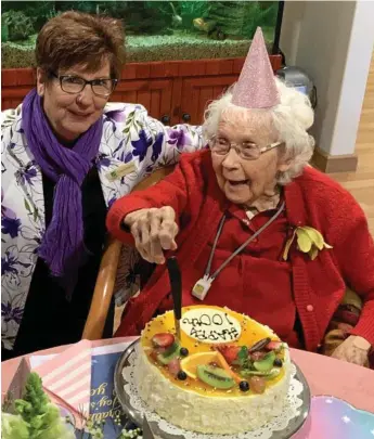  ?? Photos: Contribute­d ?? BIRTHDAY GIRL: Joy Jones cuts a cake for her 100th birthday with Cr Anne Glasheen.
