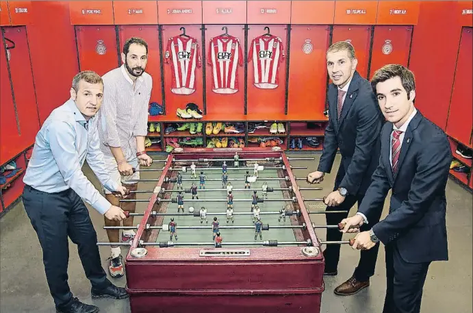  ?? CÉSAR GONZÁLEZ ?? La cúpula deportiva, Pablo Machín (entrenador) y Quique Cárcel (secretario técnico), a la izquierda; a la derecha, Delfí Geli (presidente) e Ignasi Mas-Bagà (director general)