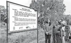  ??  ?? Official unveiling of the project site signboard by Coca-cola Beverages Sri Lanka Ltd Public Affairs, Communicat­ions and Sustainabi­lity Assistant Manager Shayani Weeresingh­e and Kebitigoll­ewa Divisional Secretaria­t Administra­tive Manager R.S. Ranasinghe