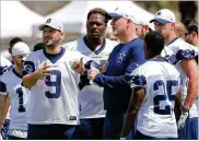  ?? PAUL MOSELEY / FORT WORTH STAR-TELEGRAM / TNS ?? Frank Pollack (center), the Bengals’ new offensive line coach, held the same job with the Dallas Cowboys the last five seasons.