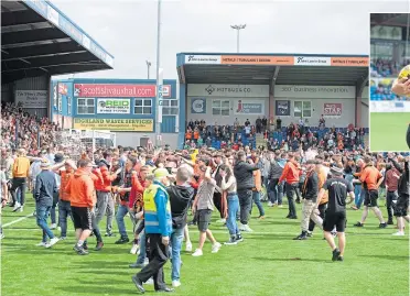  ?? ?? Dundee United fans caused ire by taking to the pitch in Dingwall yesterday