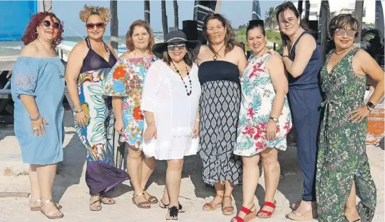  ??  ?? Gabriela Suaste Palma, Luz María Suaste Palma de León, Claudia Cecilia Domínguez Medina de Escalante, la festejada, Cecy Rosado Cardín de Ortiz, Ana Cristina Lizama Fernández de Vega, Roberta Méndez Martínez y Laura Zaldívar López.