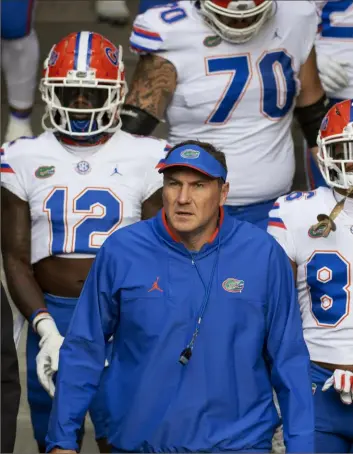  ?? Associated Press photos ?? Dan Mullen walks onto the field with his team for what would turn out to be the last time Saturday in in Columbia, Mo.