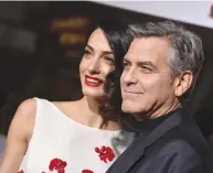  ??  ?? L’un des couples les plus glamour d’Hollywood serait en effet bientôt parents de jumeaux. A 55 ans, l’acteur serait donc papa pour la première fois. Pour rappel, les tourtereau­x se sont mariés en 2014.