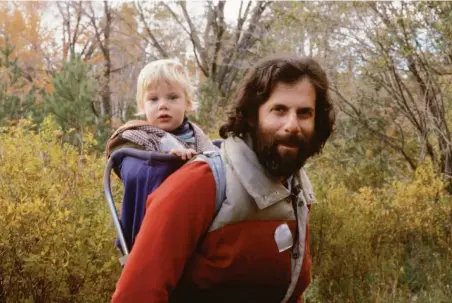  ?? Provided by Chesa Boudin ?? Chesa Boudin as a child with his father, David Gilbert, who was granted clemency recently in a 1981 Brink’s truck heist.