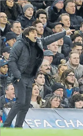  ?? FOTO: PEP MORATA ?? Antonio Conte, muy expresivo durante todo el partido en Stamford Bridge