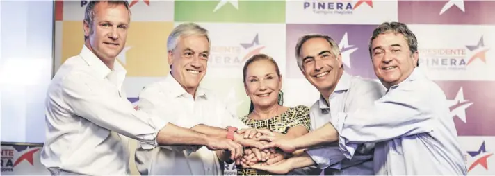  ??  ?? Ex presidente Sebastián Piñera ayer junto a su esposa, Cecilia Morel, y los nuevos integrante­s de su comando: Felipe Kast, Francisco Chahuán y J. A. Coloma.