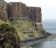  ??  ?? The columnar basalt of Kilt Rock (Scotland) juts over the sea.