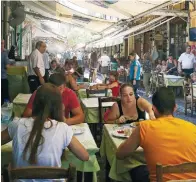  ??  ?? Sector entreprene­urs with food service companies in the center of Athens say that some patrons at restaurant­s or bars rush out when they start to get busy, resulting in lower consumptio­n.