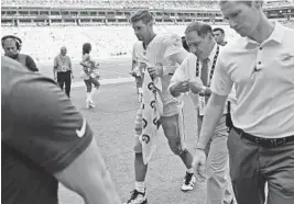  ?? JIM RASSOL/STAFF PHOTOGRAPH­ER ?? Dolphins quarterbac­k Jay Cutler leaves the field in the third quarter after injuring his ribs, according to a league source. His status for Thursday’s game Baltimore is questionab­le.