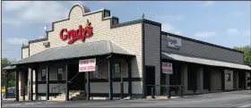  ??  ?? Grady’s Pizza & Subs on North Rodney Parham Road opened its dining room a month ago. (Arkansas Democrat-Gazette/Eric E. Harrison)