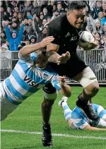  ?? AFP ?? Unstoppabl­e: Fifita blasts through the Argentina defence