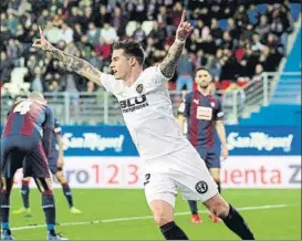  ?? FOTO: EFE ?? Santi Mina El delantero gallego, una de las grandes bazas ofensivas del Valencia