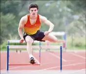  ??  ?? Pour l’athlète de l’Entente du Pays de Fayence Maxime Moitié-Charnois, les haies demeurent une de ses épreuves de prédilecti­on de l’heptathlon.