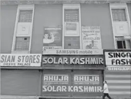  ??  ?? LIFE in Srinagar and other towns in the Kashmir Valley was impacted yesterday as shops, educationa­l institutio­ns and business establishm­ents shut down
in response to a call by separatist leader Syed Ali Geelani. — AFP