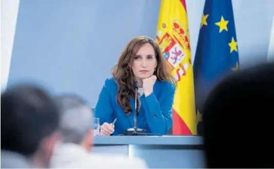  ?? ALBERTO ORTEGA( EP) ?? La ministra de Sanidad, Mónica García, en una rueda de prensa en La Moncloa el martes.