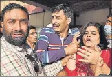  ?? WASEEM ANDRABI/HT ?? Family members and relatives of Rahul Bhat mourn at a hospital in Srinagar on Thursday.