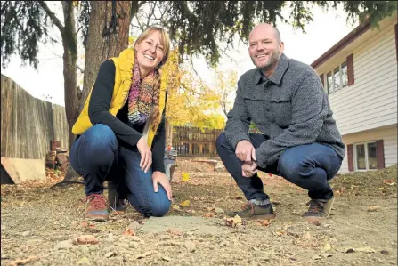  ?? Matthew Jonas / Staff Photograph­er ?? Gabi, left, and Ian Scott are pictured Wednesday at their home in Longmont, near the spot where he found a ring that belonged to the previous homeowner.