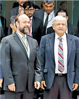  ?? /ERNESTO MUÑOZ ?? Jaime Valls Esponda, secretario general de la ANUIES, con el presidente electo, Andrés Manuel López Obrador