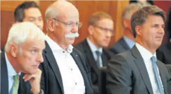  ??  ?? Trojac vodećih u autoindust­riji Matthias Müller (Volkswagen), Dieter Zetsche (Daimler) i Harald Krüger (BMW)