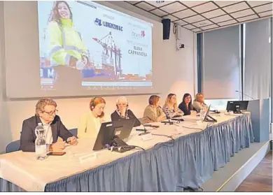  ?? ?? Una de las mesas en las que intervino la presidenta del puerto de Cádiz y de RETE, Teófila Martínez.