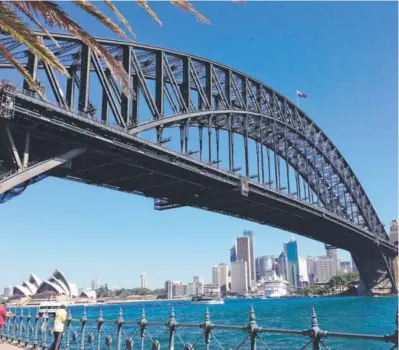  ?? ?? Vista del puente de la bahía de Sydney con el icónico edificio de la ópera de fondo.