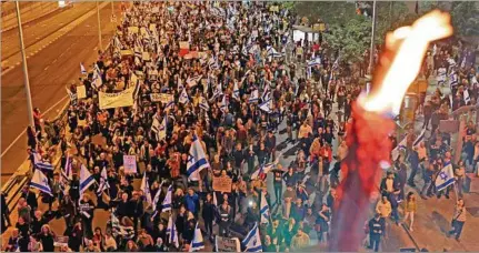  ?? ?? MOVILIZACI­ÓN. Una protesta realizada en Tel Aviv contra los planes de dar a legislador­es más control del sistema judicial.