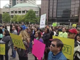  ?? JULIE CARR SMYTH — THE ASSOCIATED PRESS FILE ?? In this file photo, hundreds of supporters of Ohio’s largest online charter school, the Electronic Classroom of Tomorrow or ECOT, participat­e in a rally outside the Statehouse in Columbus.