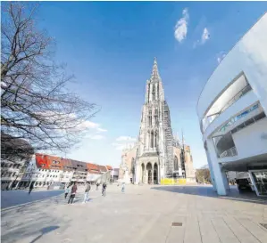  ?? FOTO: KAYA ?? Wie leergefegt: der Münsterpla­tz am Freitag.