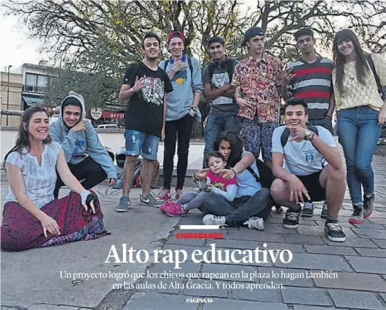  ?? (LA VOZ) ?? “Batallas”. Los jóvenes intercambi­an letras y música sobre diversas temáticas que los afectan, en la plaza Solares, en Alta Gracia.