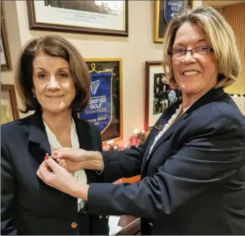  ??  ?? Outgoing Rosslare Golf Club lady captain Niamh Byrne (right) pinning the brooch of honour on incoming lady captain for 2020 Carmel Quinlivan.