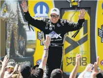  ?? MICHAEL REAVES/THE DENVER POST ?? John Force acknowledg­es the crowd in Colorado on Sunday. He beat daughter Courtney to win the Mopar Mile-High NHRA Nationals.