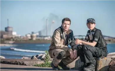  ?? FOTO: BANIJAY & JOIO ?? ■
Jacob Ifan och Catrin Stewart i en serie på engelska och kymriska som utspelar sig i Port Talbot i Wales.