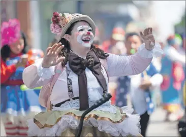  ?? ?? Guatemala, de acuerdo con cifras oficiales, tiene alrededor de 2,500 payasos, algunos de los cuales aprovechan la conmemorac­ión de su día nacional para también impartir talleres u otros eventos relacionad­os con su arte escénico