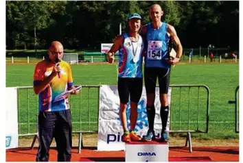  ??  ?? Clément Mauvais et Thomas Lecieux, 2e et 1er du 24 km du trail du Mont Sarrazin