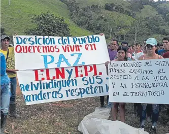  ?? ARCHIVO ?? Ciudadanos del Catatumbo piden a ambas guerrillas que los saquen del conflicto y los dejen vivir.