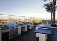  ?? Courtesy of 2727 Kirby ?? Top-of-the-line outdoor kitchens are a must — and some come with spectacula­r views.