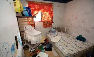  ?? RAUL RINCON PHOTOS ?? A child’s bedroom in a home in Cat Lake First Nation, 180 kilometres north of Sioux Lookout in northern Ontario. Most of the First Nations communitie­s in northern Ontario declared a collective housing emergency back in 2014 due to health and constructi­on problems.