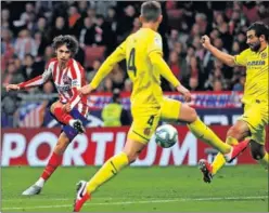  ??  ?? João Félix chuta a puerta en el Atlético de Madrid-Villarreal.