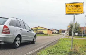  ??  ?? Die Oppinger sprechen seit längerem über die Entwicklun­g ihrer Heimat. Dabei geht es unter anderem um die Ortseinfah­rten aber auch um den Zustand der Geislinger Straße.