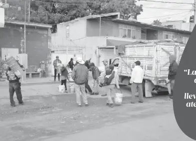  ?? / SERVANDO BURCIAGA ?? Jornaleros que llegan a Río Florido -por usos y costumbres-, se resisten a recibir atención médica.